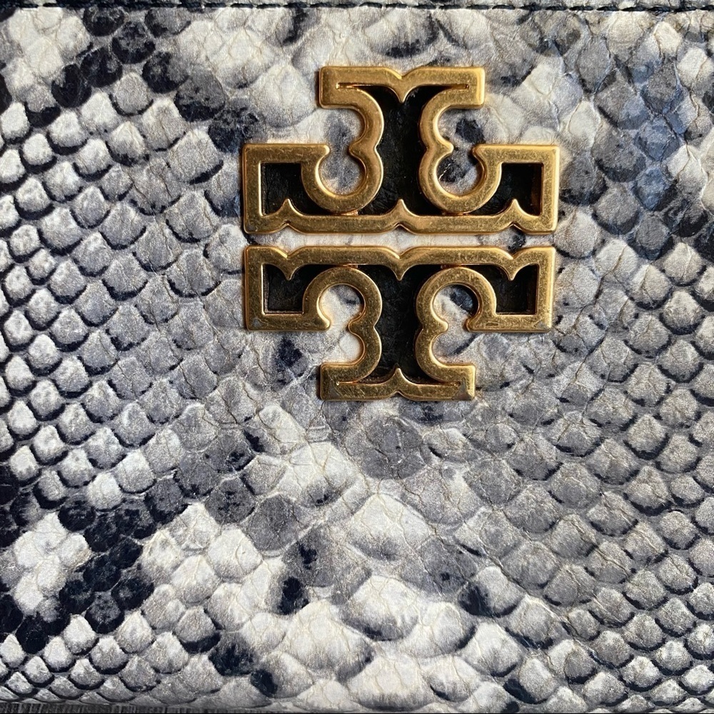 Tory burch snake print zippy‎ wallet - Picture 2 of 4